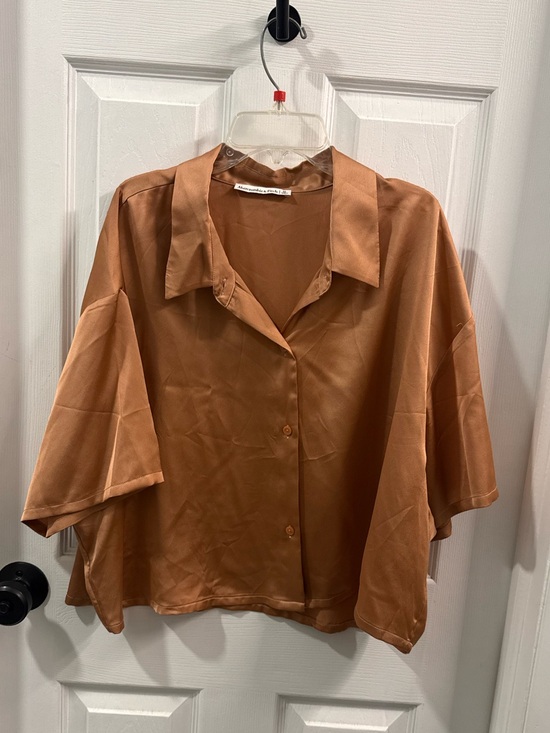 Abercrombie & Fitch Tops - Abercrombie & Fitch Satin Cropped Button-Front Top in Rust